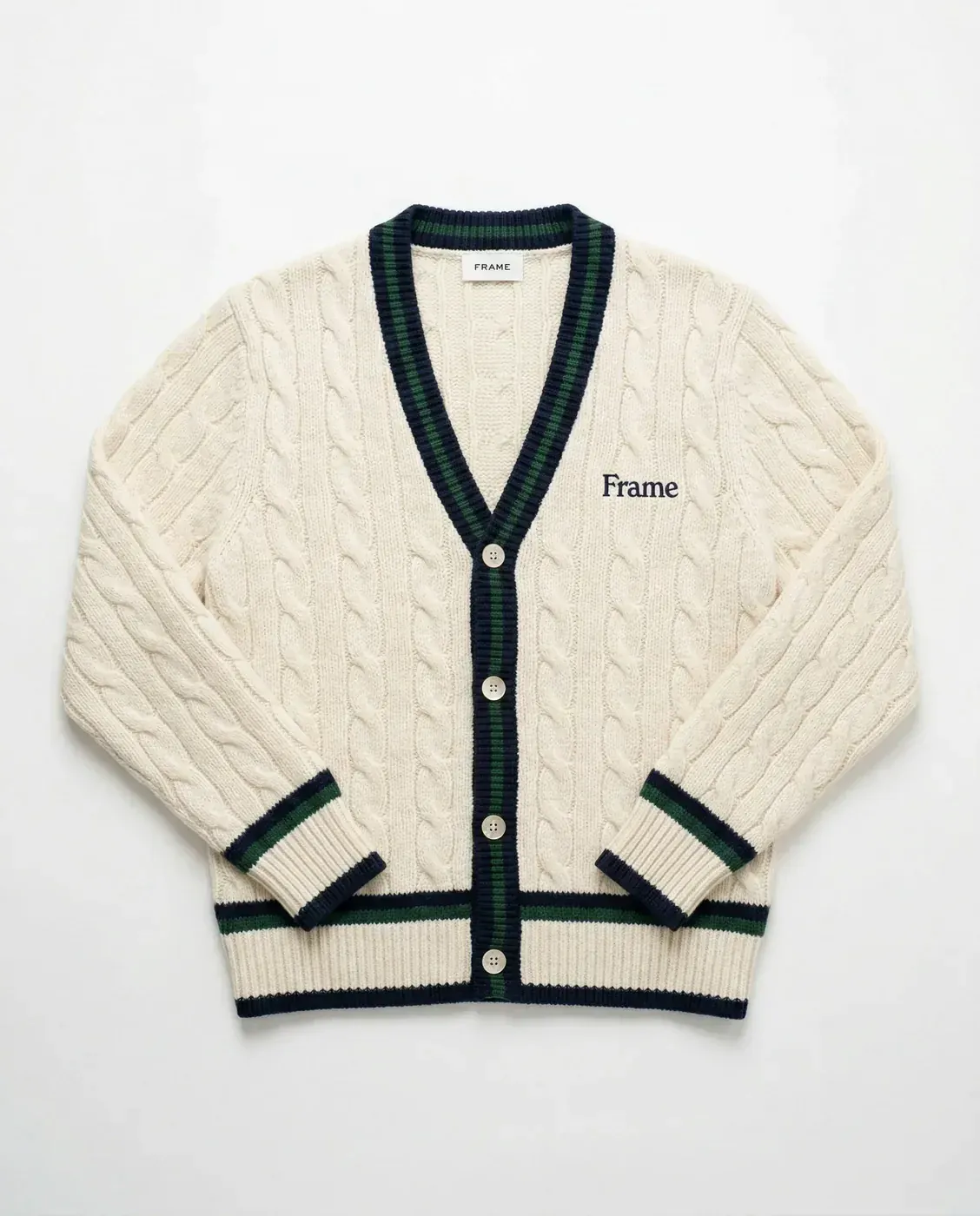 Packshot cardigan cable-knit ivoire bandes tennis Frame, visuel IA — Trendy Colors